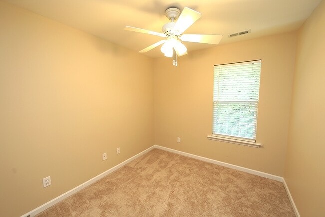 Building Photo - Cornerstone Village Townhome in Superb NW Raleigh Location!