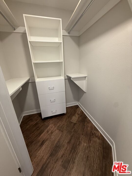 Building Photo - 7660 Beverly Blvd