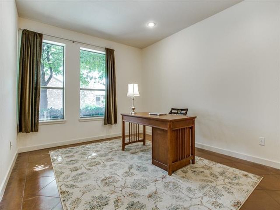 Building Photo - 1406 Pecos St