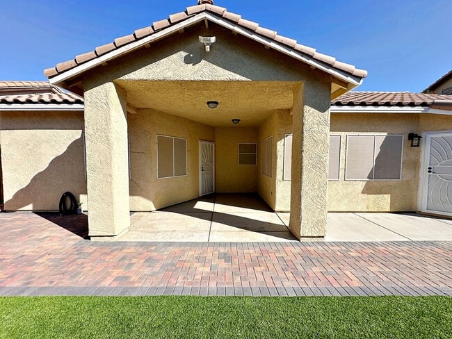 Building Photo - SINGLE STORY 3 BEDROOM IN NORTHWEST CENTEN...