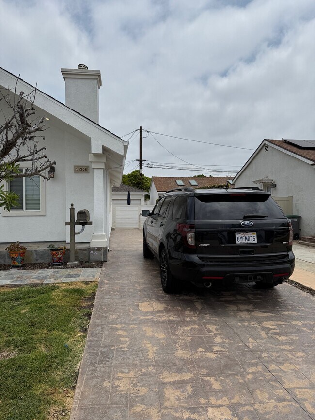 Building Photo - 15206 Chanera Ave