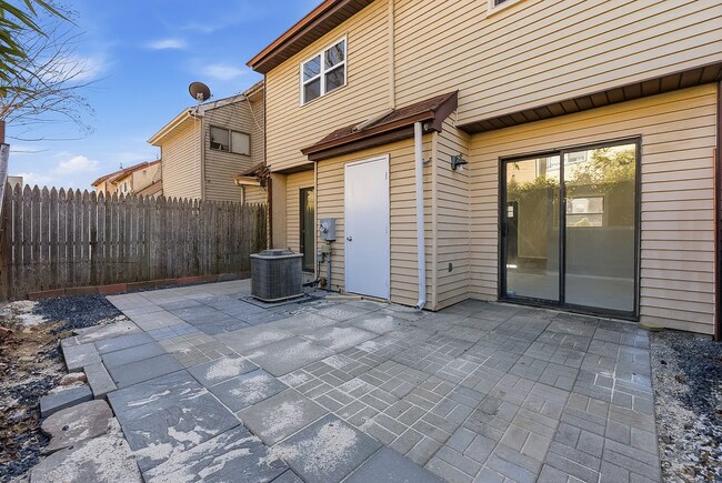 Building Photo - 111 Presidential Dr