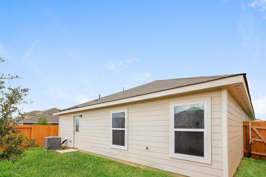 Building Photo - 12025 Claudette St