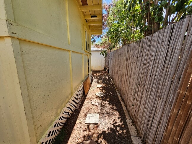 Building Photo - Studio apartment