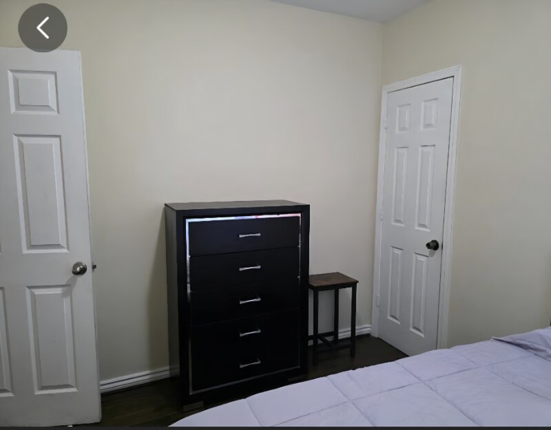 Building Photo - 489 Philip St