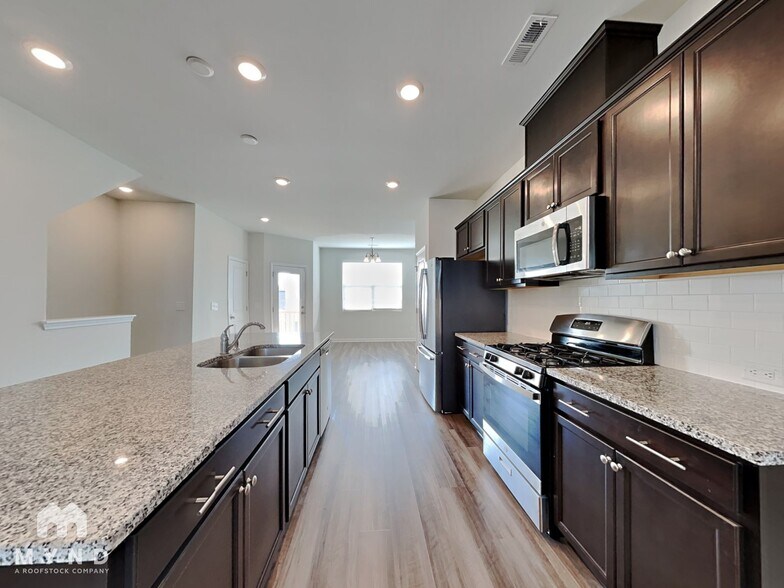 Building Photo - 6043 Kayton St