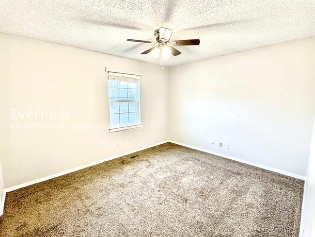 Building Photo - 1756 S Pine Ave