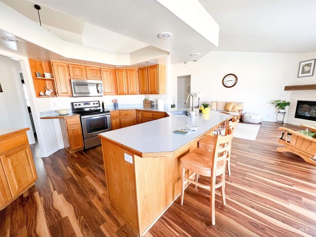 Building Photo - Fantastic 4 Bedroom Home with 3 Car Garage...