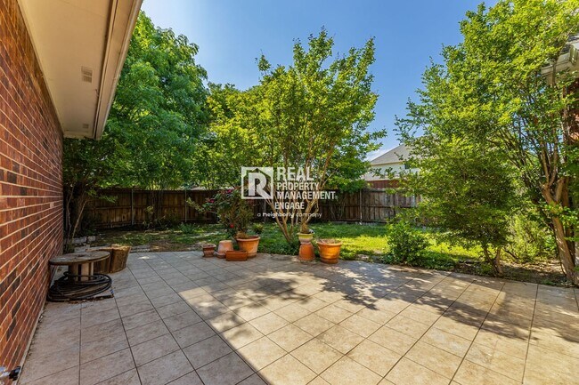 Building Photo - Recently Updated Plano Property with Modern Features and Serene Surroundings