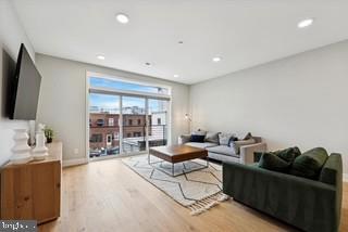 Building Photo - 700 Moyer St