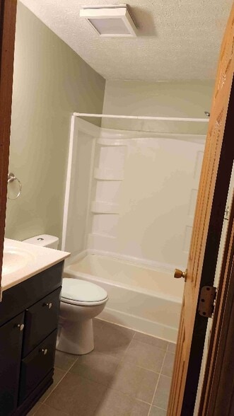 Building Photo - 620 Mistletoe Ct