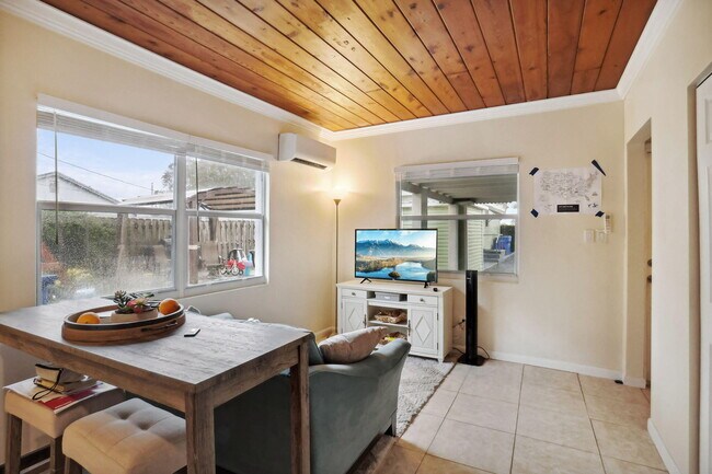 Building Photo - 614 N 7th St