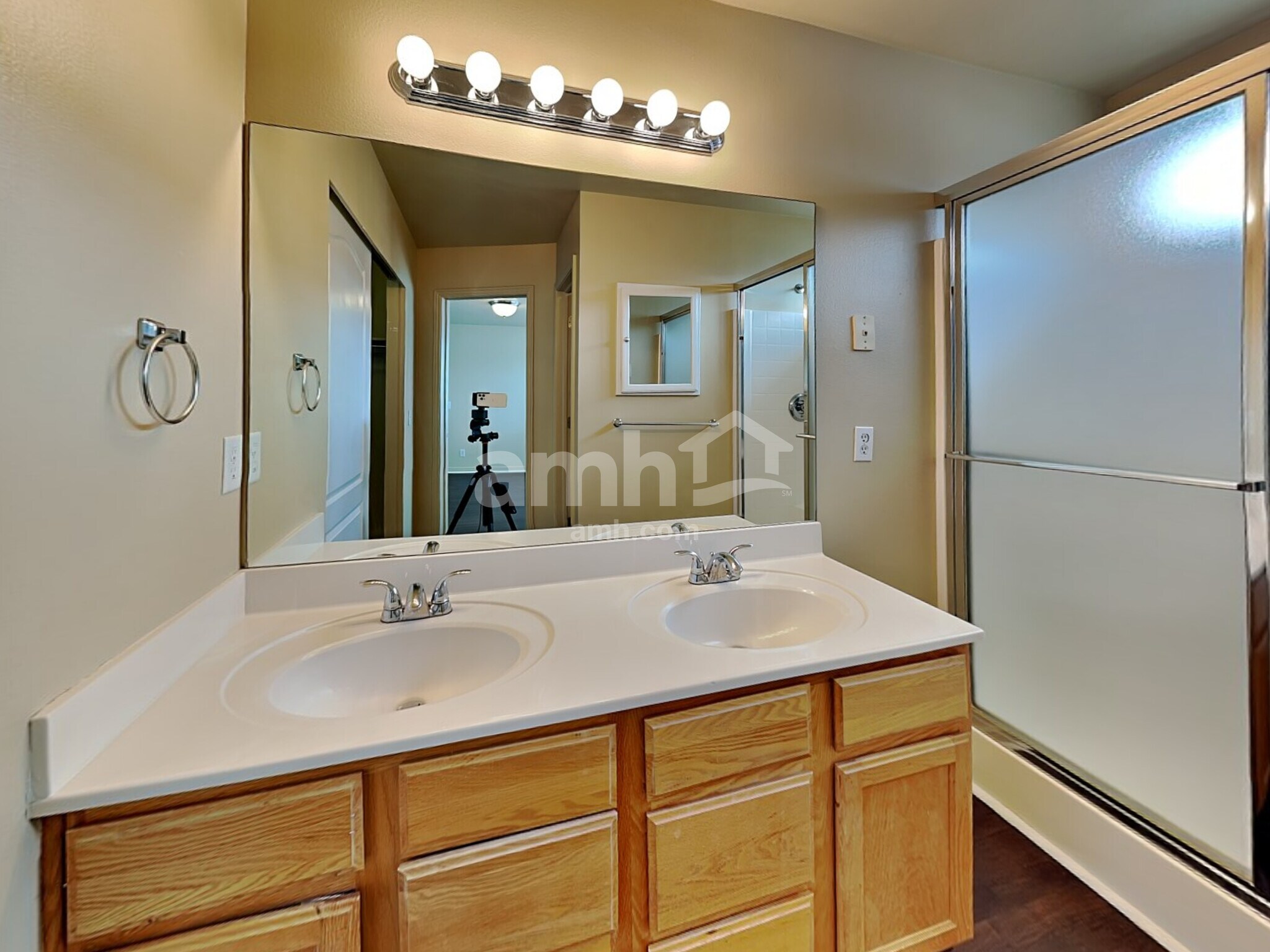 Building Photo - 1674 Dean Ave