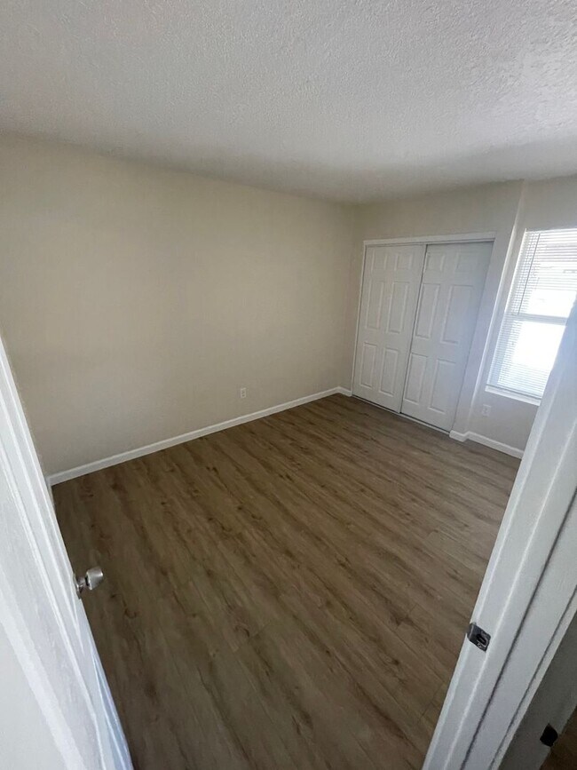 Building Photo - Fully Remodeled 3 Bedroom 2 Bathroom Town-...