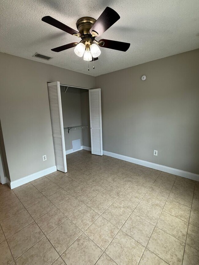 Building Photo - Charming 2 bedroom, 2 bath Home HEATHER LAKES