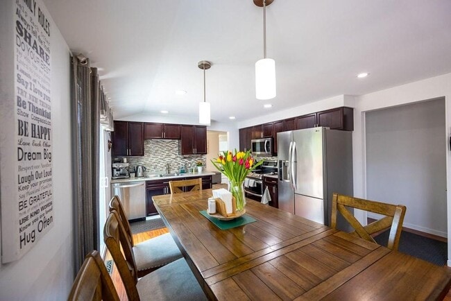 Building Photo - Amazing 3 Bedroom and 2 Full Bath Home For Rent in Greece Available Now.