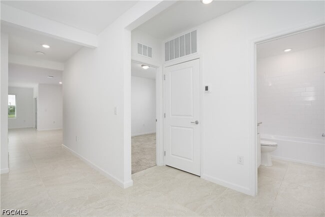 Building Photo - 42380 Cascade Dr