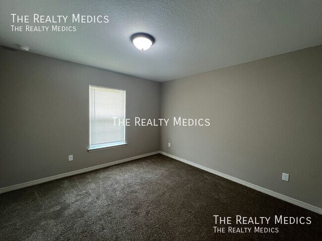 Building Photo - 16147 SW 17th Ave