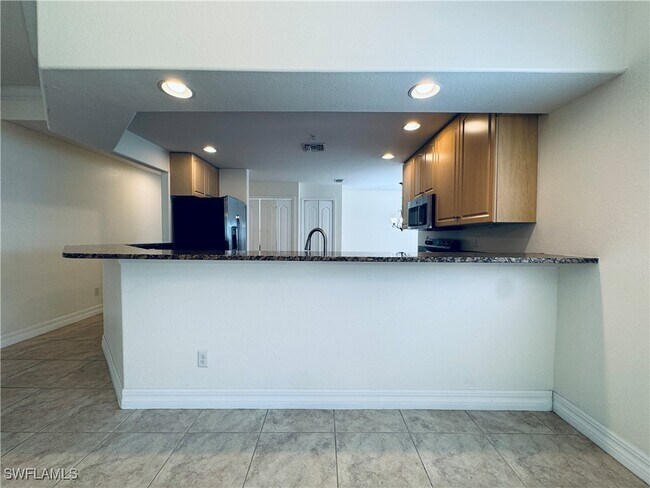 Building Photo - 12101 Santaluz Dr