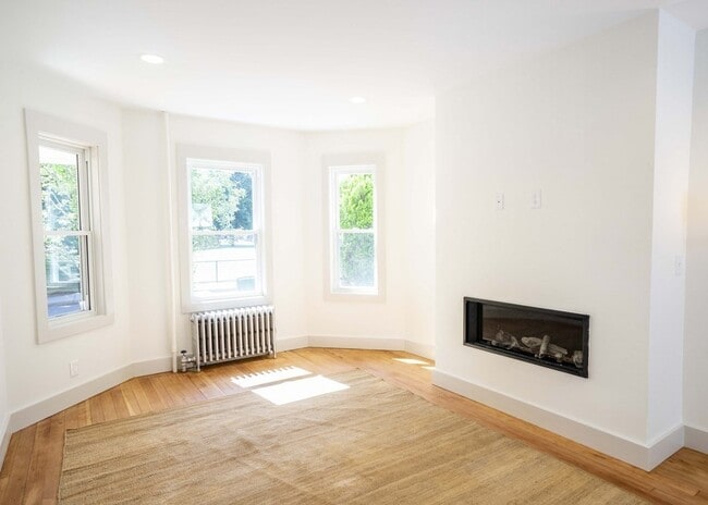 Building Photo - 15 Marston St