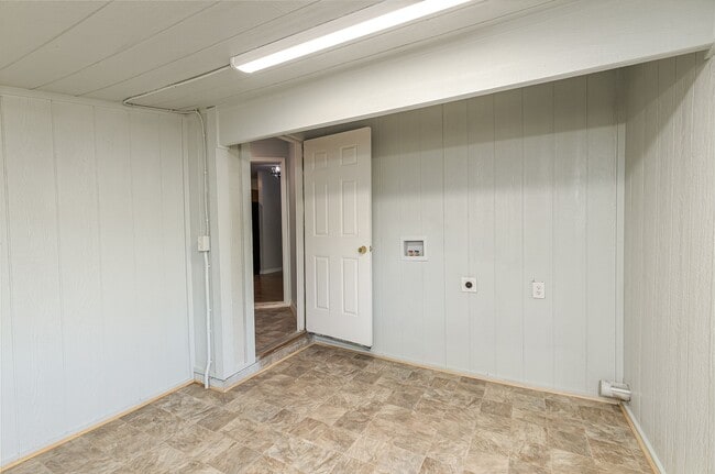 Building Photo - Berryhill 3 bedroom, 2 bath on oversized lot.