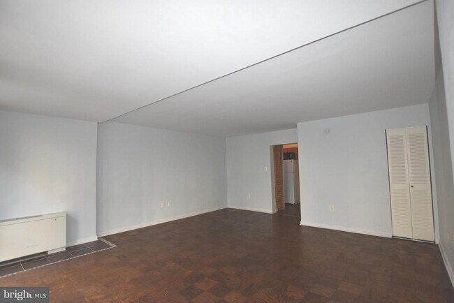 Building Photo - 922 24th St NW