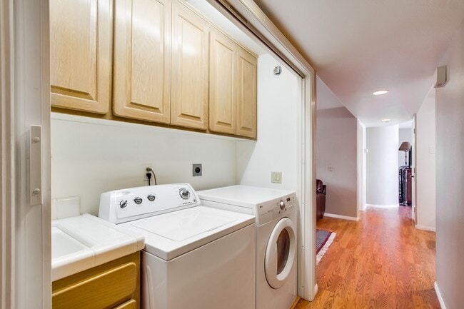 Building Photo - 831 Allerton Ct