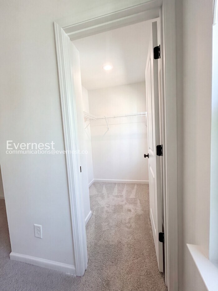 Building Photo - 133 Stilwell Oaks Cir