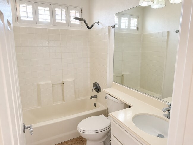 Building Photo - 753 Cardona Ave