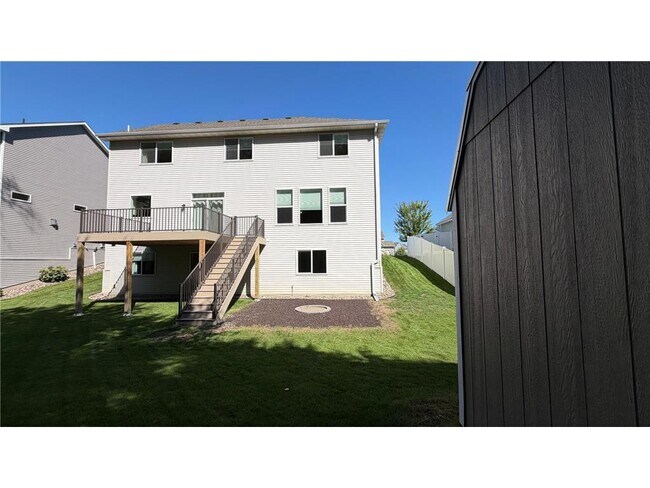 Building Photo - 5590 Upper 179th St W