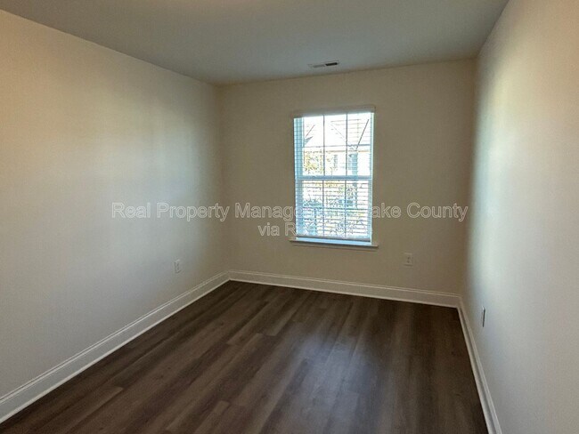 Building Photo - 156 Polaris Ave