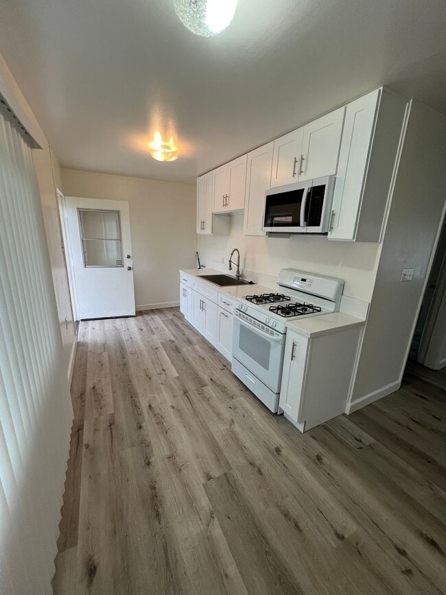 Building Photo - Cozy 2 bedroom and 1 bathroom near Port Hu...