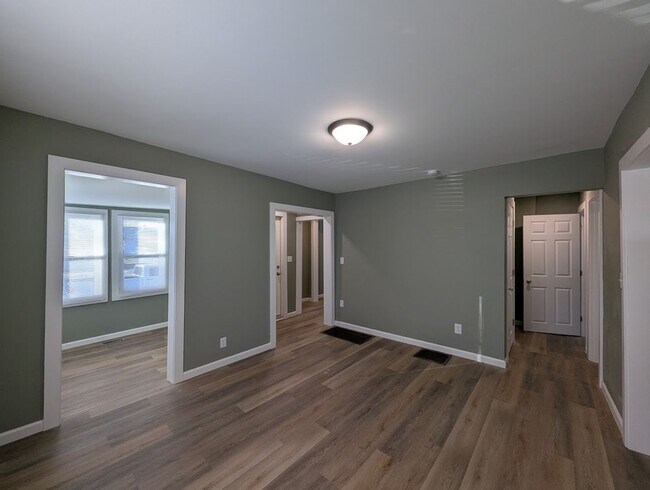 Building Photo - Newly Renovated 4 bedroom house