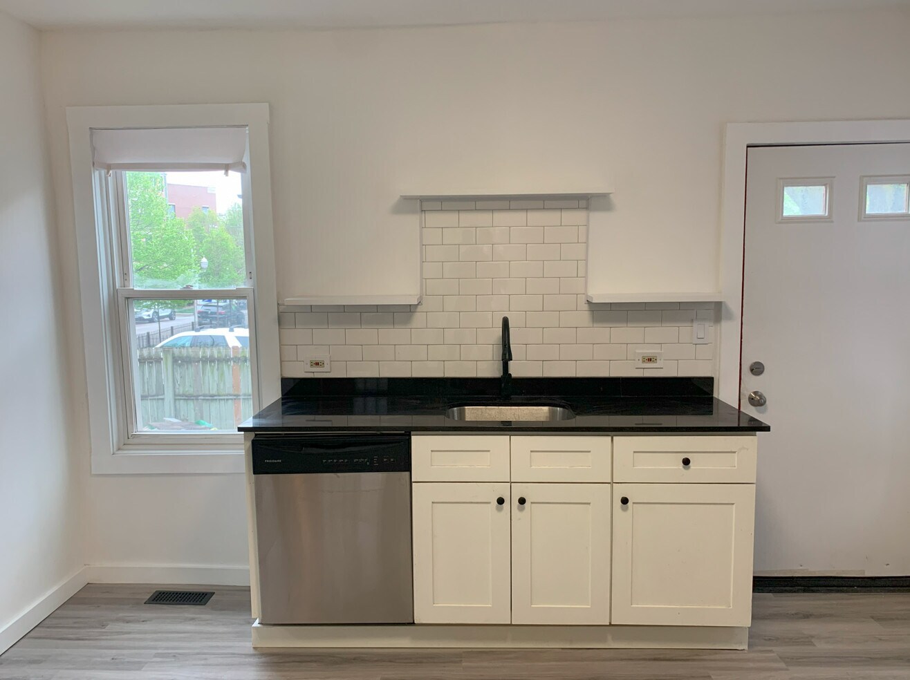 Kitchen - 1829 W Ellen St