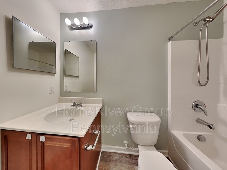 Building Photo - 1505 Canterbury Dr