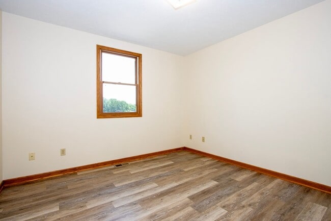 Building Photo - Three bedroom duplex
