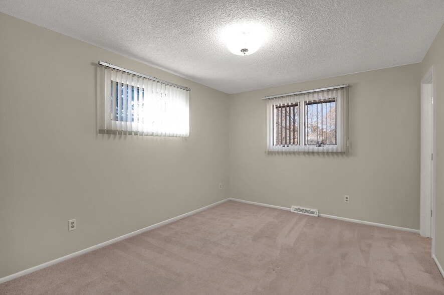 Building Photo - Updated 4-Bedroom Home in DTC – Vaulted Ce...