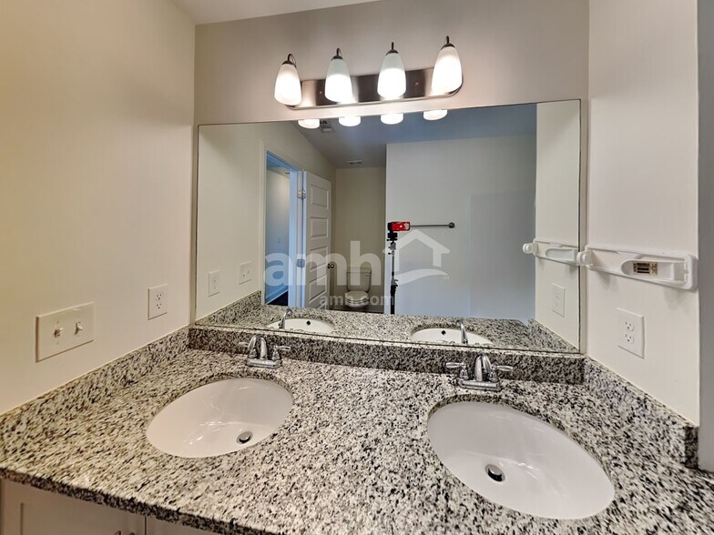 Building Photo - 5107 Sunset Ridge Ln