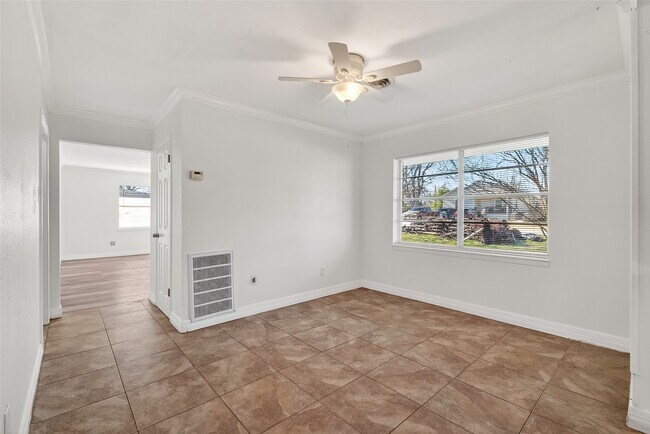 Building Photo - 703 Coryell St