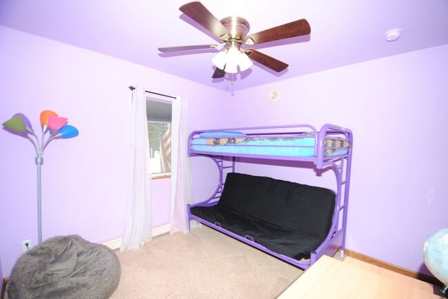 Building Photo - 3 Bed / 2 Bath / 2 Car Garage Ranch Style Home