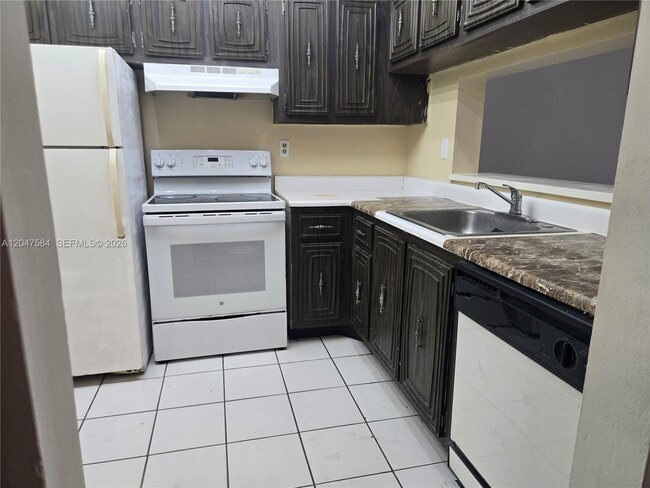 Building Photo - 482 NW 165th St