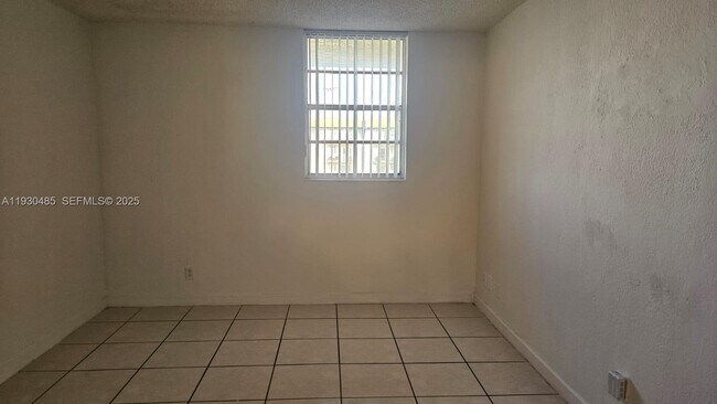 Building Photo - 801 NW 47th Ave