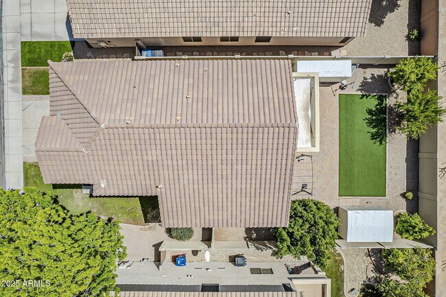 Building Photo - 927 W Azalea Pl