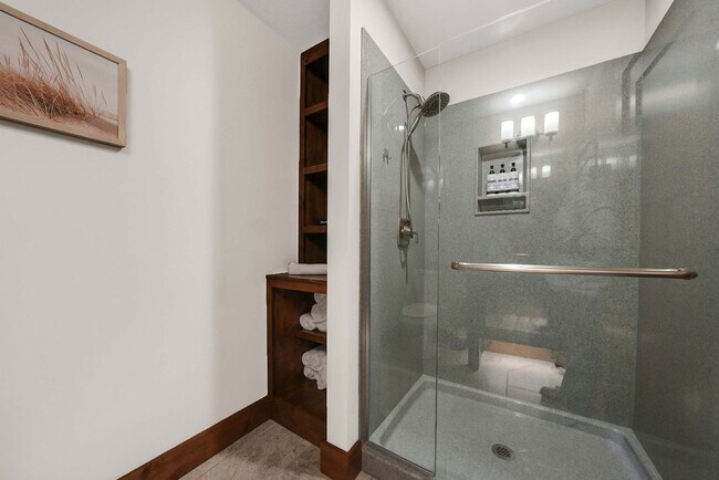 Building Photo - 201 Shady Ozark Ln