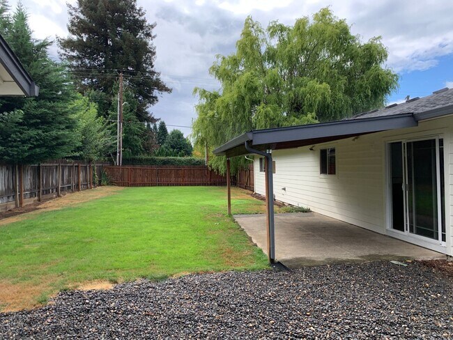 Building Photo - Honey stop the car one-Level ranch in the ...