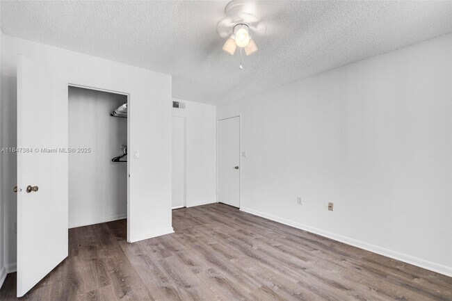 Building Photo - 3229 Coral Lake Dr