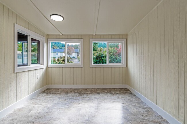 Building Photo - Fully Remodeled 3 Bedroom Home in Historic Oakland