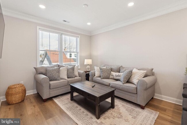 Building Photo - 153 Morgan St