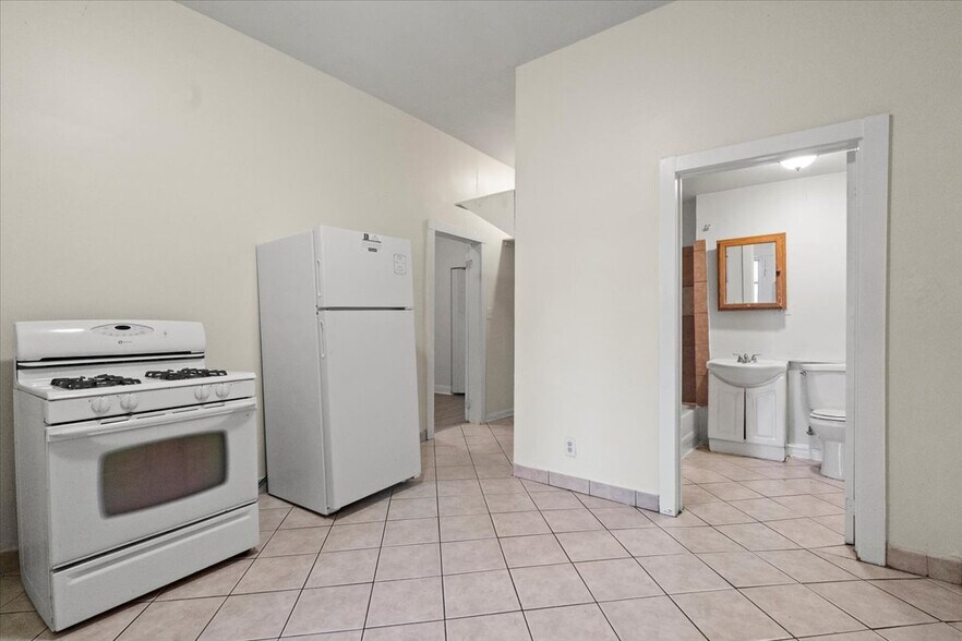 Building Photo - 4841 S Loomis Blvd