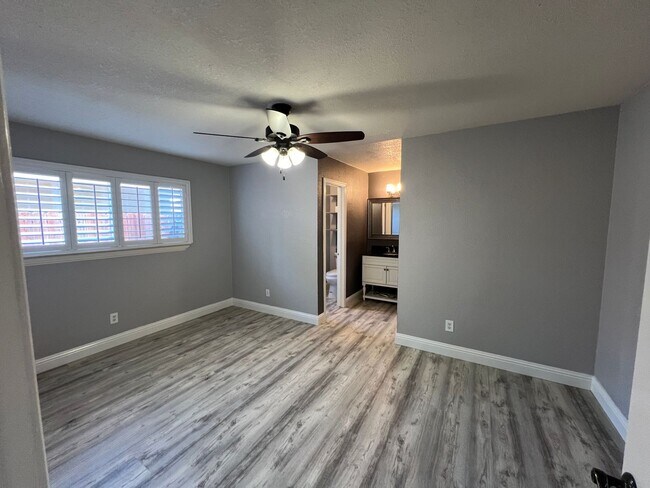 Building Photo - 5753 Mohican Dr